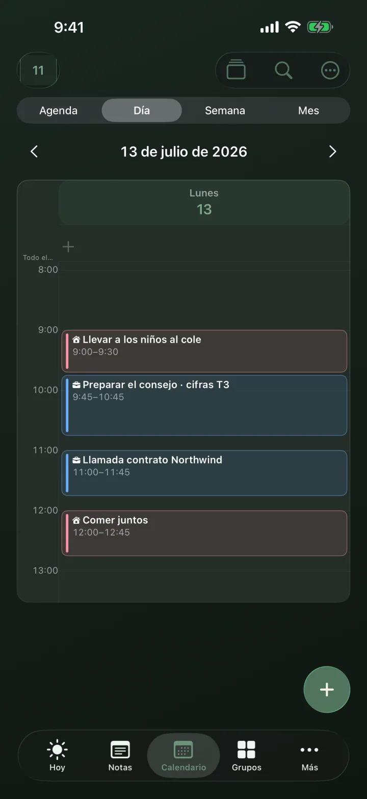 El Calendario de Sova en el iPhone de Alex, lunes: llevar a los niños al cole, del grupo compartido Familia, y después preparar el consejo, la llamada del contrato Northwind y comer juntos, cada uno con su título