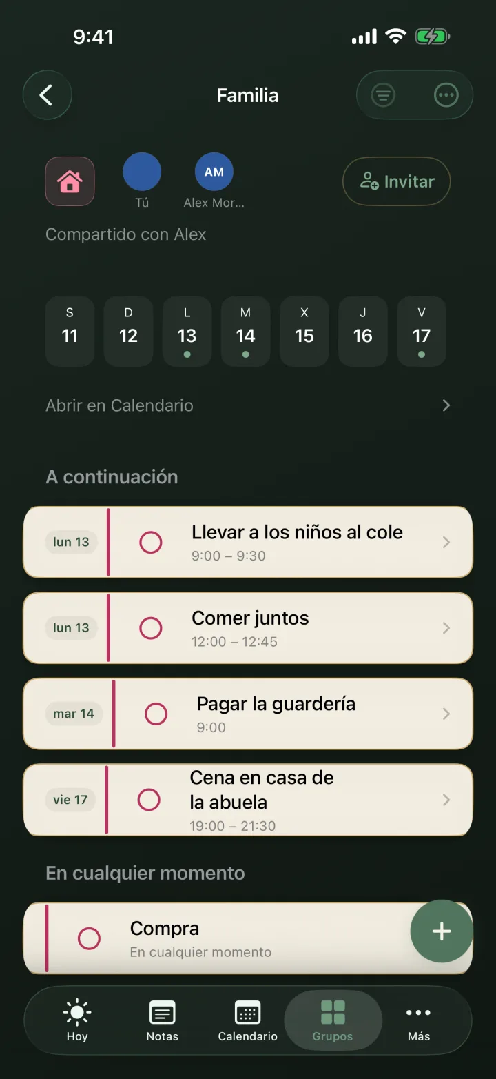 El grupo compartido Familia en Sova en el iPhone de Maya: Maya y Alex como miembros, y después llevar a los niños al cole, comer juntos, pagar la guardería y la cena en casa de la abuela, cada uno con su día y su hora